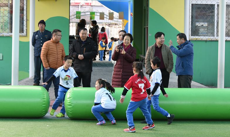 安吉幼儿园户外游戏_安吉幼儿园户外游戏_安吉幼儿园户外游戏材料特点