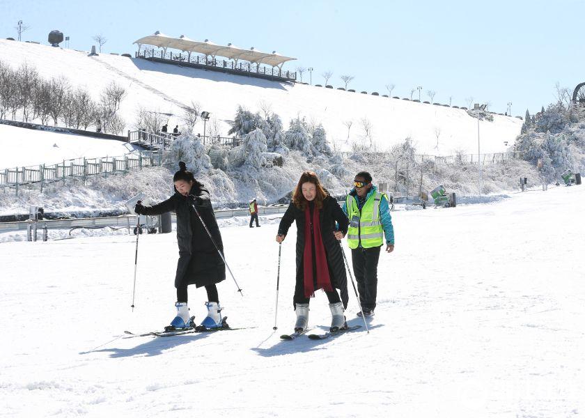 安吉滑雪_安吉滑雪场什么时候有雪_安吉滑雪温泉