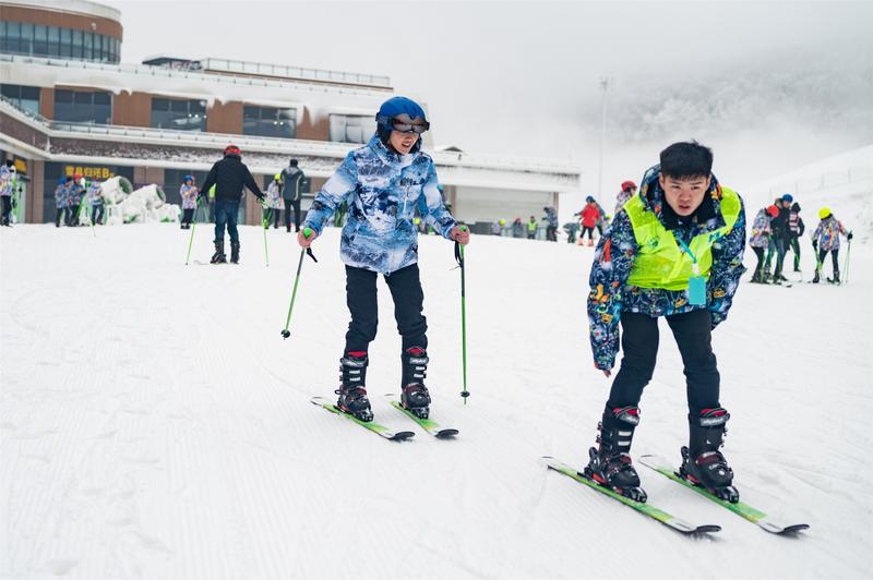 安吉滑雪场什么时候有雪_安吉滑雪旅游攻略_安吉滑雪温泉套票
