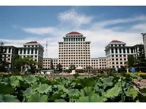 重庆大学建设管理与房地产学院_重庆邮电大学移通学院 远景学院_重庆工商大学派斯学院还是融智学院好?