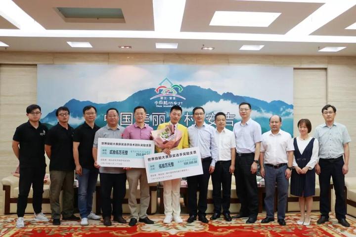 安吉县职业教育中心学校简介_安吉职教中心占地面积_安吉职教中心 校长
