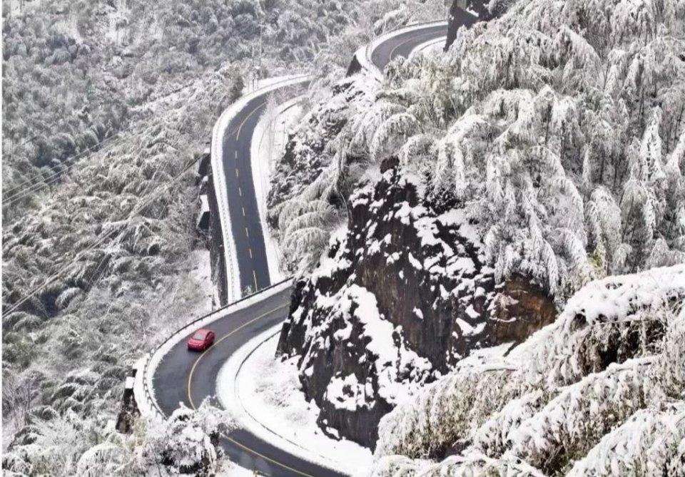 安吉滑雪场附近农家乐_浙江安吉滑雪场住宿_安吉室外滑雪场