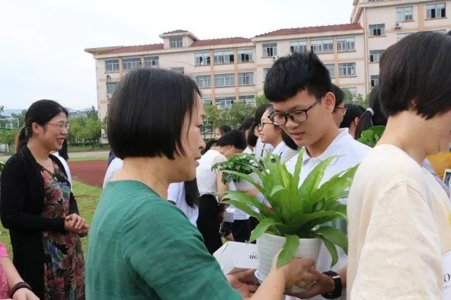 安吉 学校_安吉学校食堂_安吉学校事件