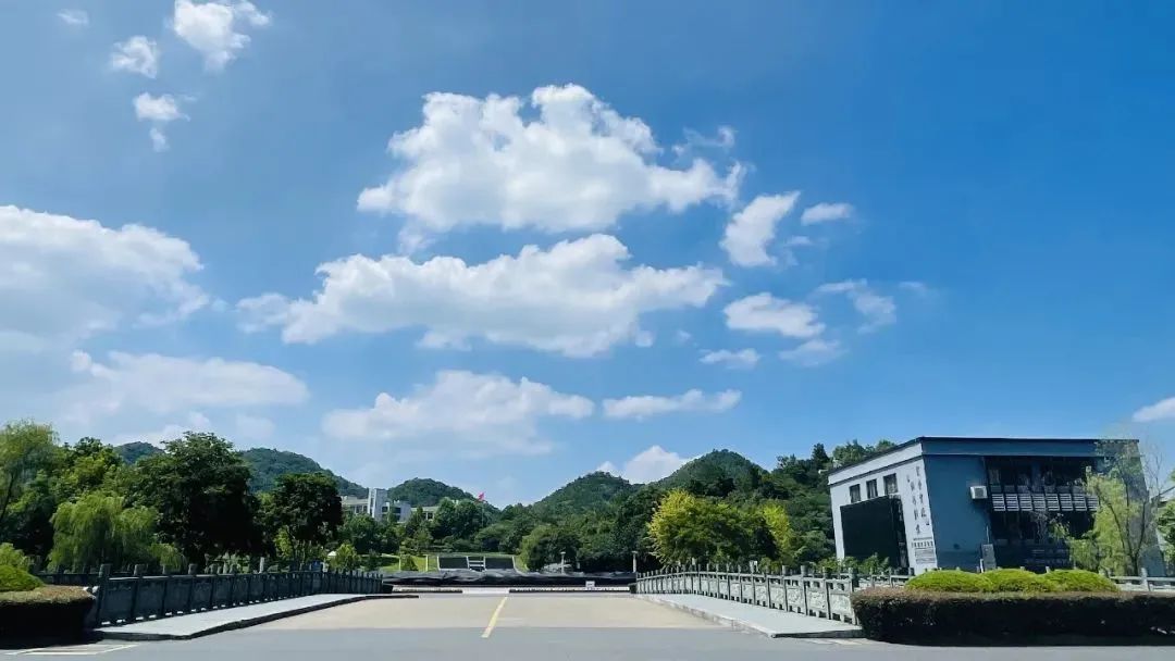 安吉学院学生信息平台_浙江科技学院安吉校区后勤电话_安吉浙江科技学院几本