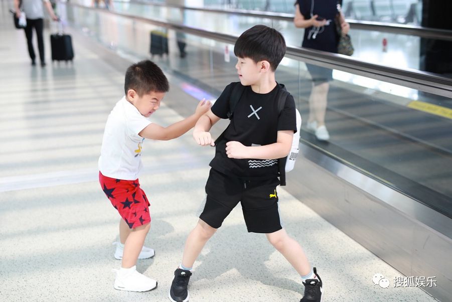 小鱼儿和安吉的综艺节目_安吉小鱼儿图片_安吉小鱼儿长大视频