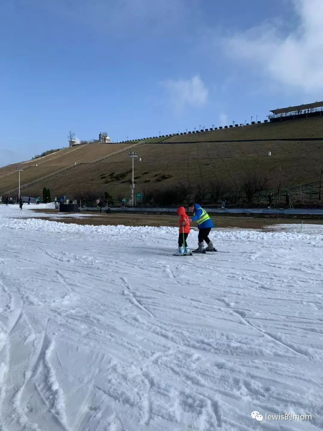 湖州安吉滑雪场_滑雪湖州安吉哪里好_湖州安吉滑雪开放时间