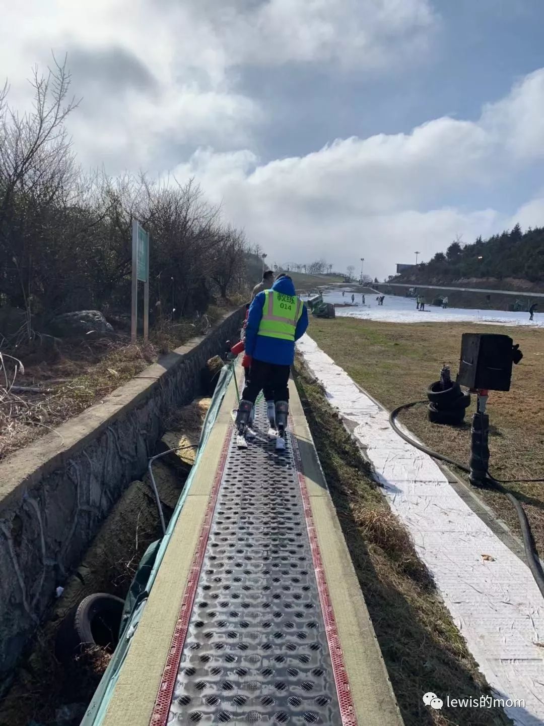 湖州安吉滑雪开放时间_湖州安吉滑雪场_滑雪湖州安吉哪里好