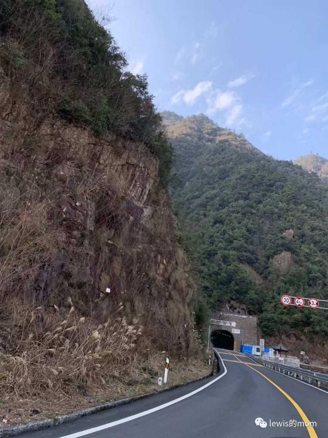 湖州安吉滑雪开放时间_湖州安吉滑雪场_滑雪湖州安吉哪里好