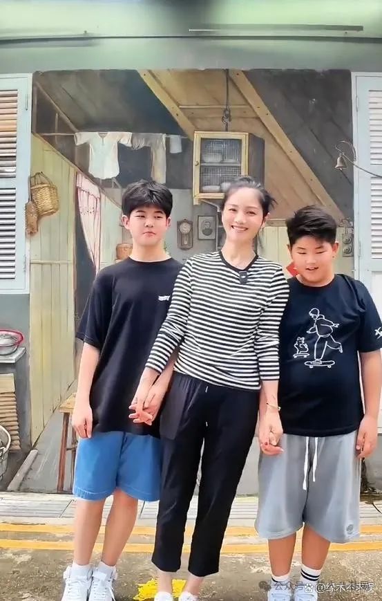 安吉小鱼儿甜甜_爸爸去哪儿安吉小鱼儿_小鱼儿和安吉的视频