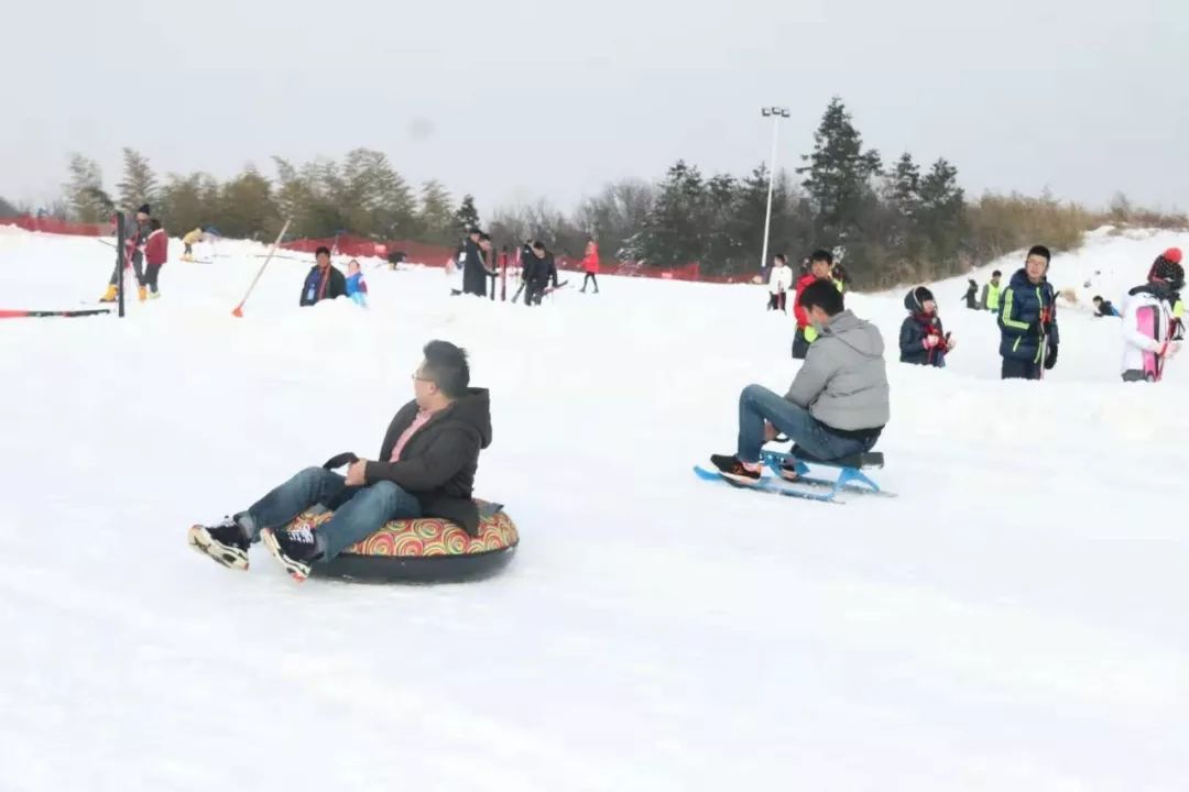 安吉滑雪装备_安吉滑雪场什么时候有雪_安吉滑雪冷不冷