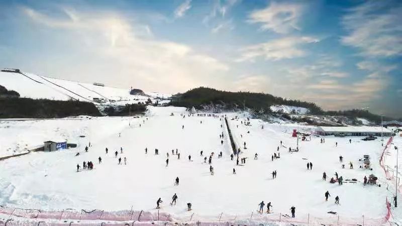 安吉滑雪装备_安吉滑雪场什么时候有雪_安吉滑雪冷不冷