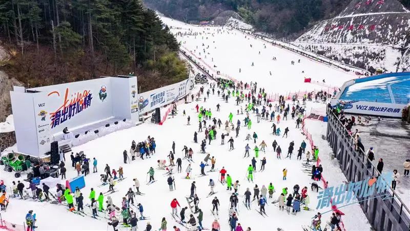 安吉滑雪装备_安吉滑雪场什么时候有雪_安吉滑雪场长度
