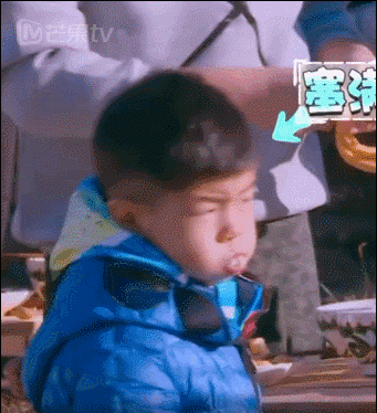 小鱼儿爸爸去哪_安吉给小鱼儿穿鞋是哪一期_爸爸去哪儿安吉小鱼儿