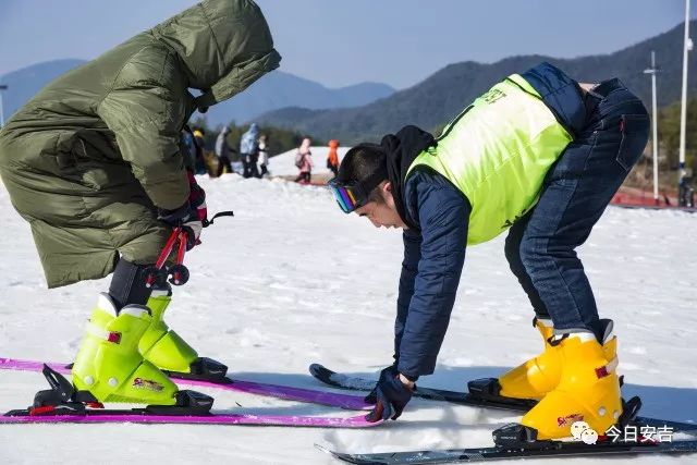 滑雪湖州安吉哪里好玩_滑雪湖州安吉哪里好_湖州安吉滑雪场