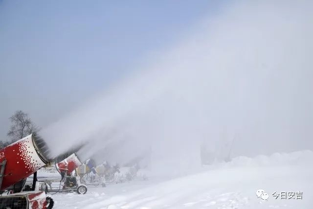 滑雪湖州安吉哪里好玩_滑雪湖州安吉哪里好_湖州安吉滑雪场