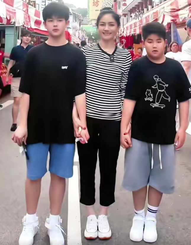 胡可家的安吉几岁了_安吉说胡可都四十多了_安吉胡可立