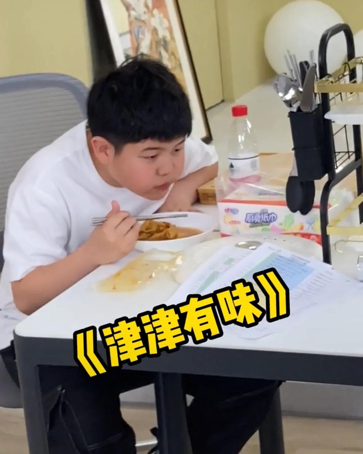 胡可家的安吉几岁了_胡可晒出安吉近照_安吉说胡可都四十多了