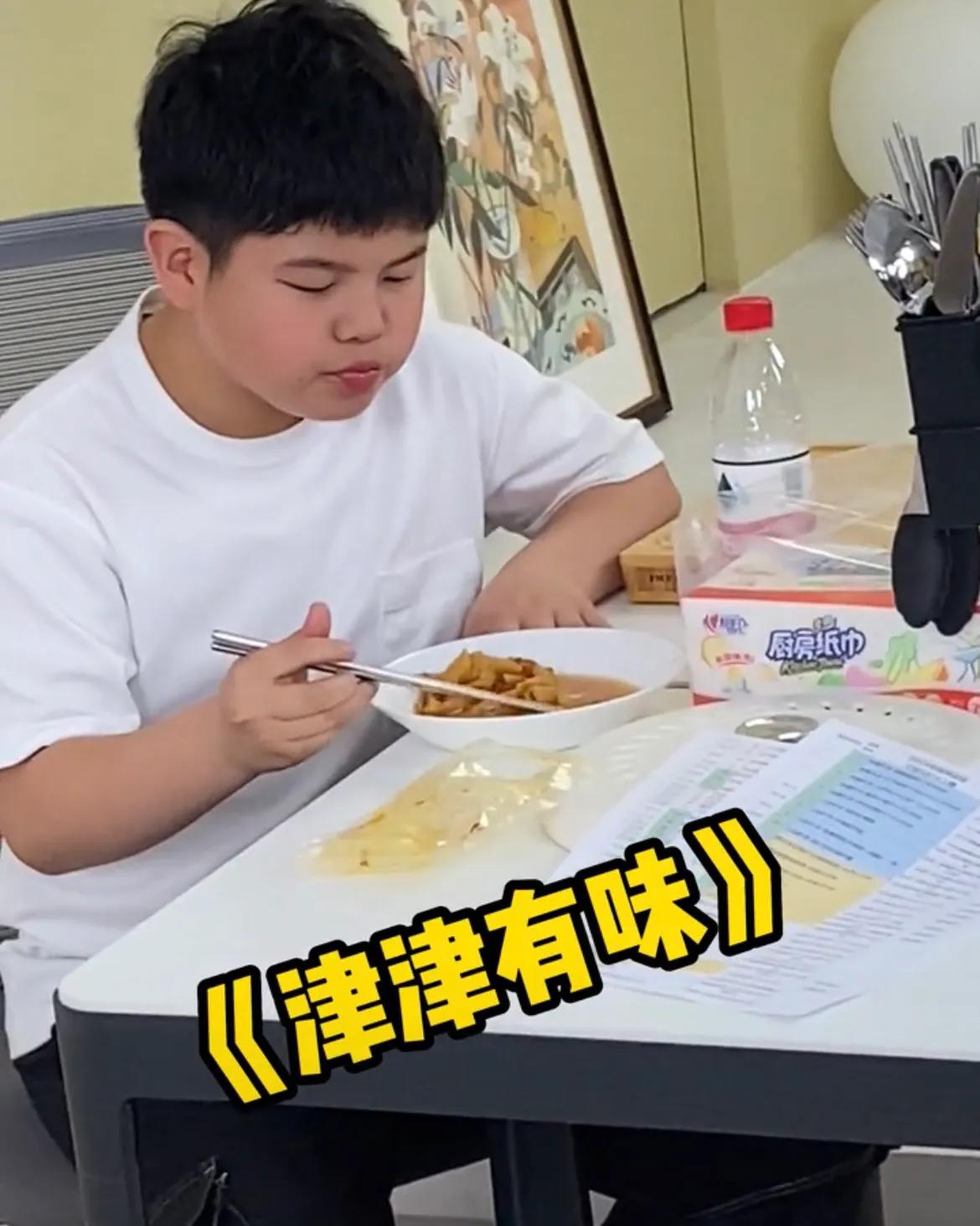 胡可晒出安吉近照_胡可家的安吉几岁了_安吉说胡可都四十多了