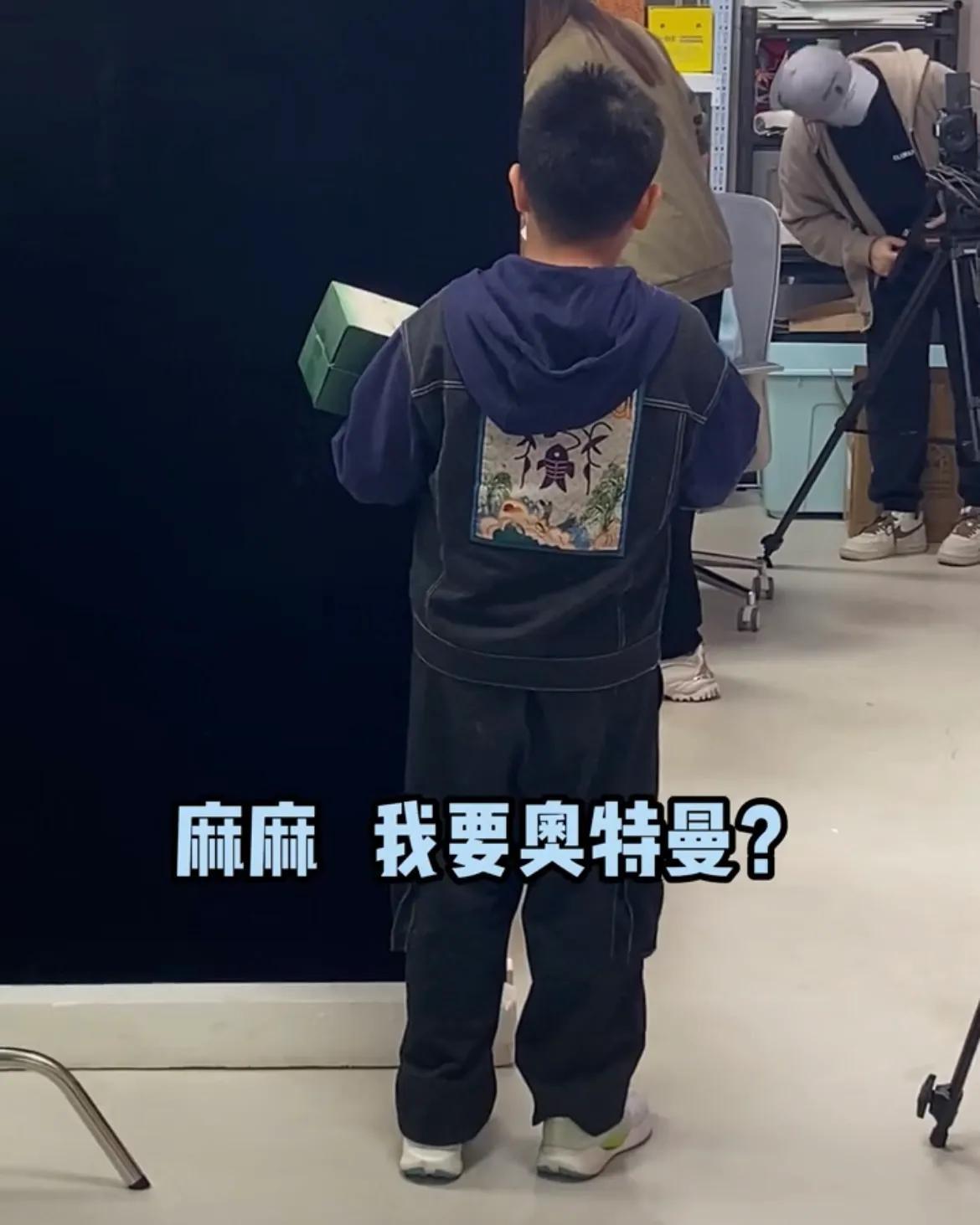 胡可家的安吉几岁了_安吉说胡可都四十多了_胡可晒出安吉近照