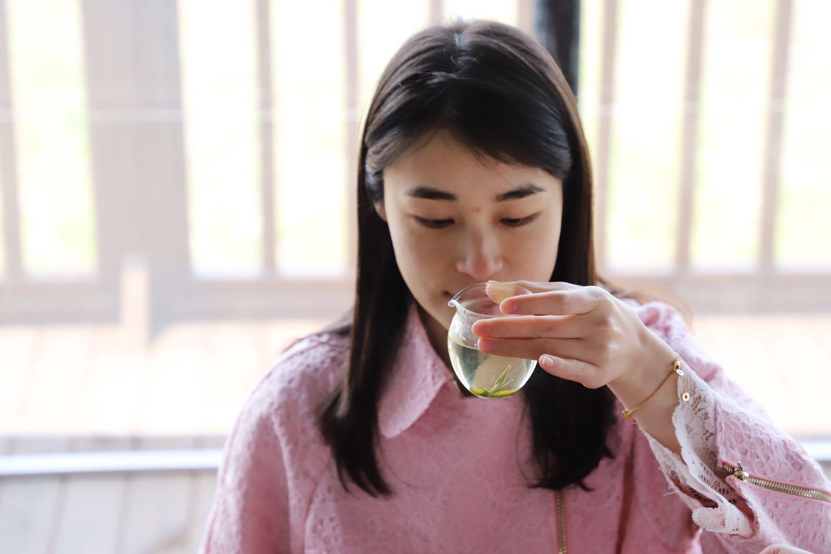 西湖龙井和安吉白茶哪个好喝_安吉白茶和西湖龙井_安吉白茶龙井和西湖龙井的区别