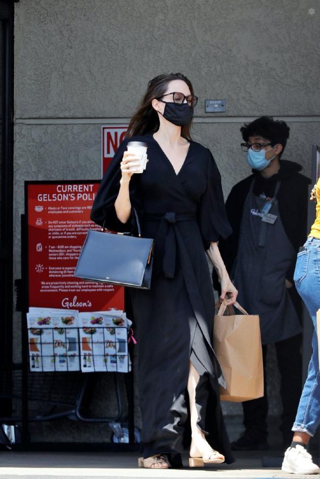 安吉朱丽娜_安吉朱丽娜背上纹身_安吉朱丽娜的电影
