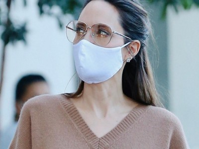 安吉丽娜朱莉被拍到带小儿子逛街购物