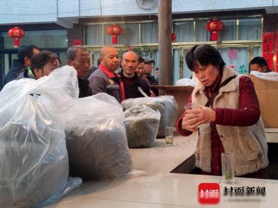 四川眉山洪雅中山镇茶叶交易市场弥漫清新茶香