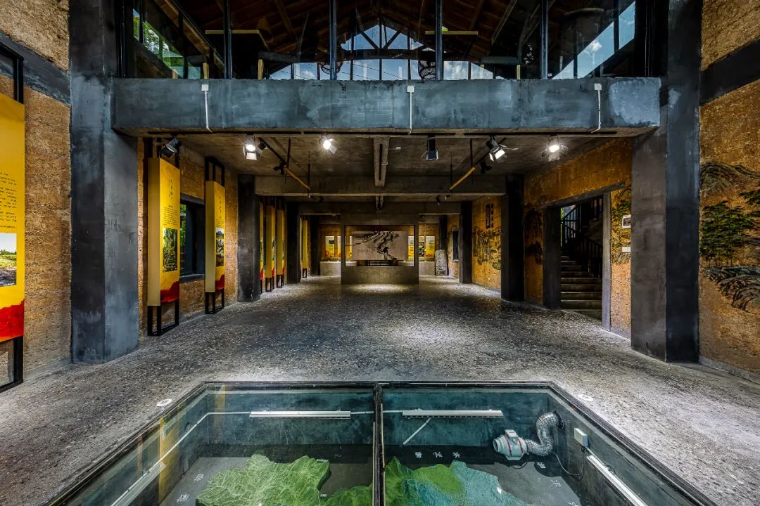 安吉竹林漂流_漂流安吉竹筏图片_安吉竹筏漂流