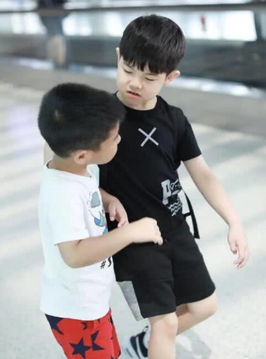 安吉给小鱼儿穿鞋是哪一期_小鱼儿和安吉的综艺节目_安吉三打小鱼儿视频