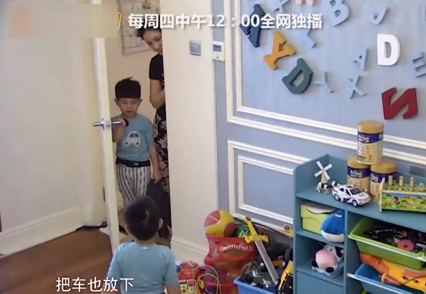 安吉三打小鱼儿视频_小鱼儿和安吉的综艺节目_安吉小鱼儿2020视频