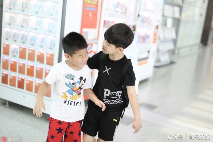 安吉三打小鱼儿视频_小鱼儿安吉打架_小鱼儿和安吉的综艺节目
