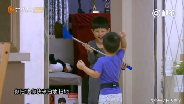 安吉打小鱼儿搞笑视频_安吉三打小鱼儿视频_小鱼儿安吉打架