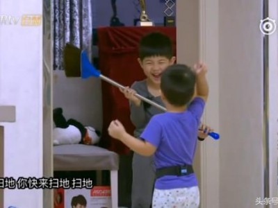 妈妈是超人中安吉三打小鱼儿，套路满满令人捧腹