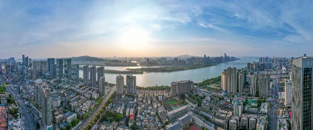 润城房地产开发公司董事长_润城房地产开发公司_润建房地产开发